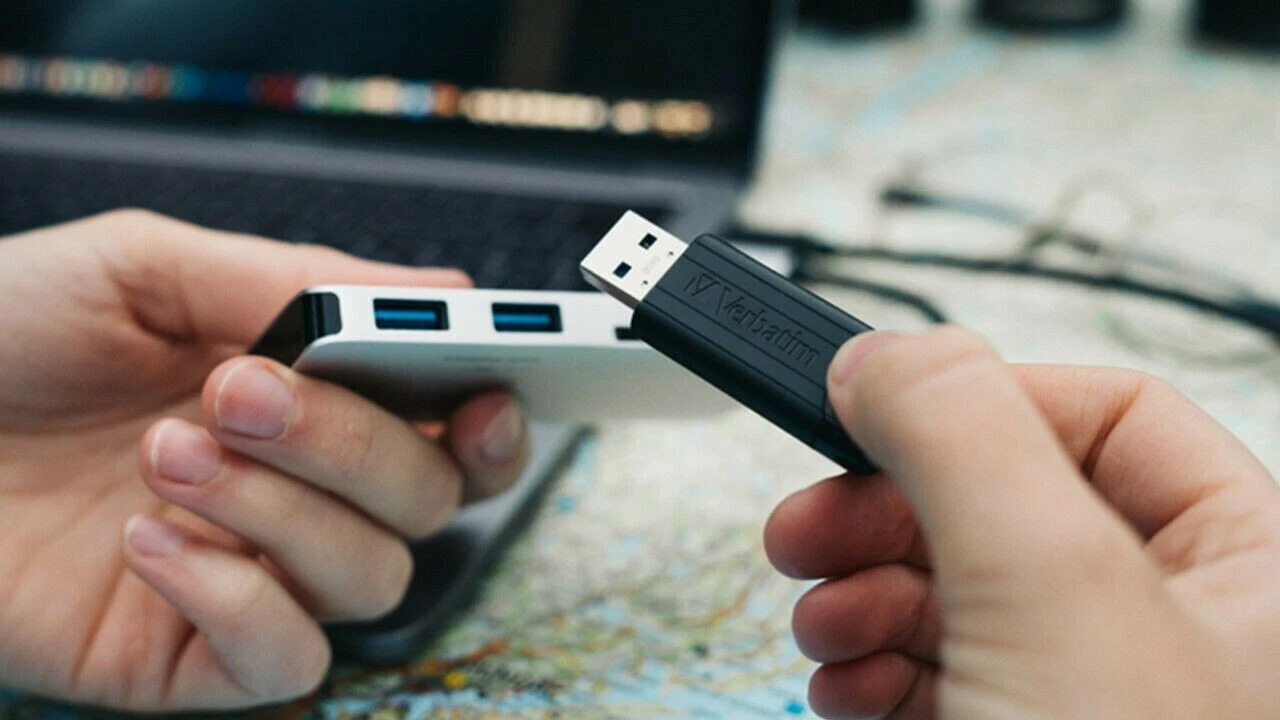 Verbatim 49062 PinStripe USB Flash Drive USB Stick 8GB Black - Image 11